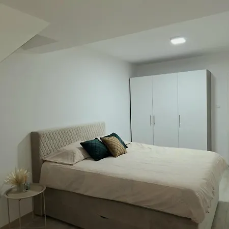 Reina דירה פריידור