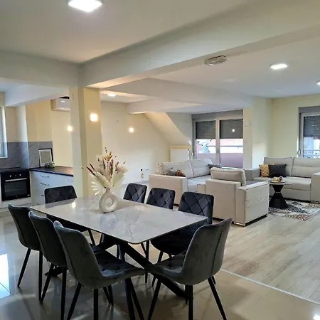 Reina Appartement *
