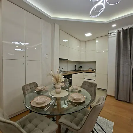Reina Apartman